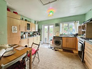 Kitchen- click for photo gallery